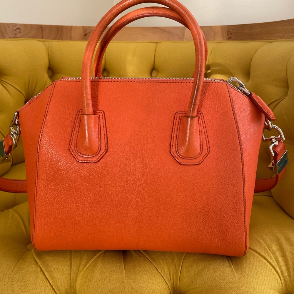Givenchy Antigua Orange Satchel w strap. Inside clean . No smoke, no make up.